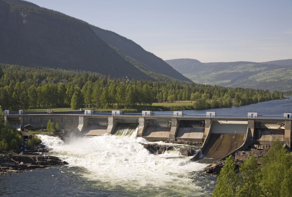 A small dam and power plant in Gudbrandsdal, eastern Norway, surrounded by mountains and forests. 